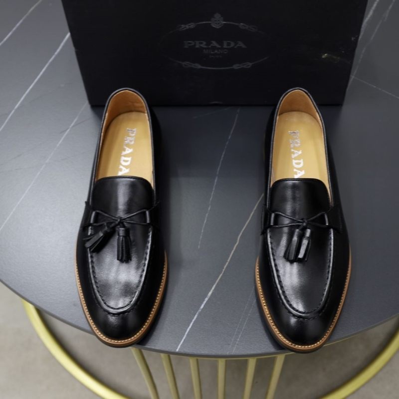 Pra*a leather shoes